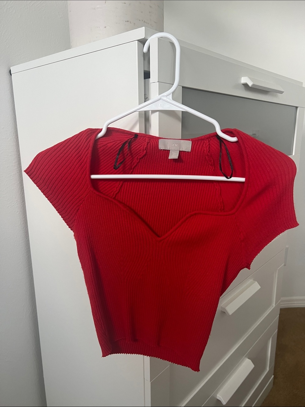 H&M Red Ribbed Sweetheart Crop Top